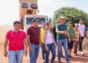 Com Drª Thaisa e vereadores, Luciano vistoria obras em Pinheiro