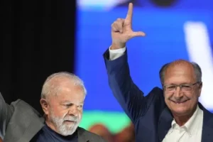 Lula sacou R$ 128 mil para pagar aluguel de carro