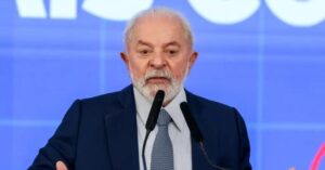 Laudo médico diz que presidente Lula teve traumatismo craniano ao sofrer queda
