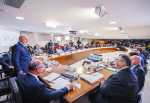 Lula espera que Dino ‘seja um comunista do bem’ no STF