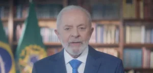 Lula defende política de aumento do salário mínimo e critica Campos Neto
