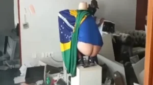 Políticos bolsonaristas tentam se afastar de atos terroristas…