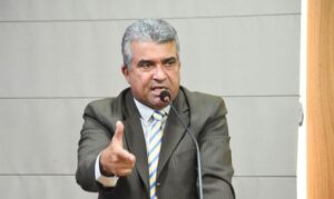 Marcial Lima critica falta de oferta de matricula na rede municipal de ensino