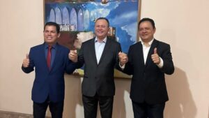 Depois de romper e dizer que Rigo Teles usava prefeitura como negócio, vice retorna ao grupo