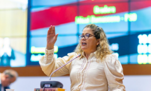 Deputada quer sessão “cheia de machos” no Dia da Família