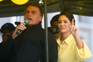 Polícia investiga se cachorro de Bolsonaro e Michelle foi assassinado