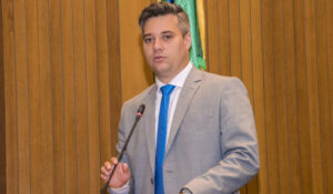 Aprovados dois projetos de lei de Neto Evangelista em prol da comunidade autista