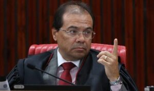 Para Nicolao Dino, igrejas evangélicas têm poder para interferir nas eleições