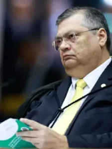 Insatisfeito com respostas do Congresso, Dino mantém emendas suspensas