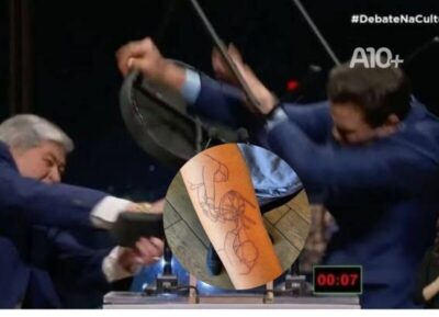 Em Teresina, jovem tatua cadeirada que Datena deu em Marçal durante debate na TV Cultura