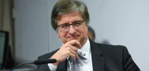 PGR recebe relatório da PF nesta quinta e decide se denuncia Bolsonaro por roubo de joias