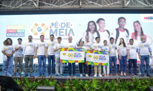 Programa Pé-de-Meia é lançado no Maranhão e beneficiará cerca de 160 mil estudantes com poupança do ensino médio