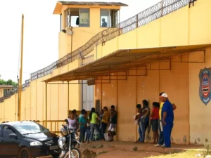 Sancionada lei que restringe saída temporária; vetos permitem visita à família