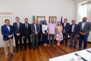 Harmonia entre poderes: Governador Carlos Brandão recebe desembargadores e deputados