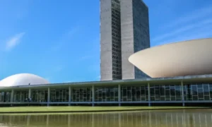 Congresso derruba vetos e garante direitos a policiais civis e militares
