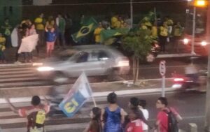 Imagens do dia: bolsonaristas não arredam pé do 24º BIS…