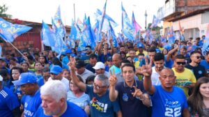 Eudes Barros reúne mais de 5 mil pessoas no Arrastão do 22 em Raposa