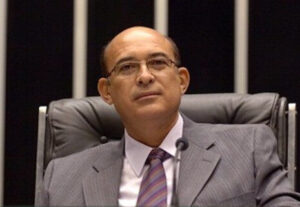 Juíza absolve ex-prefeito e condena ex-secretário de saúde por compra irregular de combustível