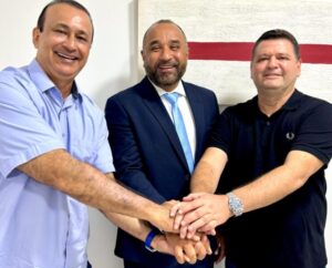 Enoque Mota fecha com Roberto Costa em nome da unidade na Famem