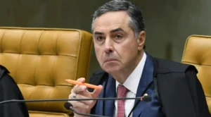 Barroso rejeita pedido de Bolsonaro para afastar Moraes de inquérito sobre golpe