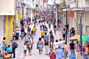 Trabalhadores do comércio de São Luís recebem 6% de aumento no piso salarial e garantem seis feriados para 2025