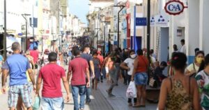 Sem regras, reabertura do comércio gera aglomeração e caos no MA