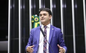 Projeto de deputado do Maranhão prevê prisão para quem causar constrangimento a autoridade pública