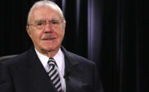 Ex-presidente Sarney fratura osso do braço e a clavícula, após queda durante exercício físico