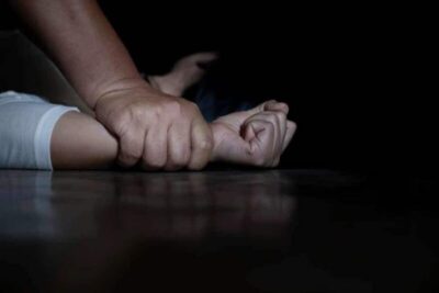 Homem é preso após tocar partes íntimas de sobrinha de 12 anos