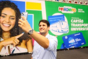 Orleans Brandão acompanha entrega do Cartão Transporte Universitário