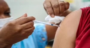 Governo mobiliza população para o Dia D de vacinação contra a influenza neste sábado (13)