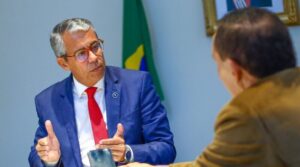 Brandão e Paulo Velten duelam por votos de desembargadores sobre destino de Flávio Costa