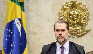 Toffoli suspende multa de R$ 10,3 bi da J&F; esposa do ministro advoga para o grupo