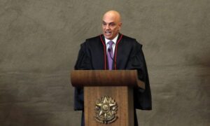 Shorts: Impossível conversar com essas pessoas, diz Moraes sobre manifestantes golpistas