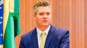 Evangelista anuncia transferência de famílias para residencial no São Francisco