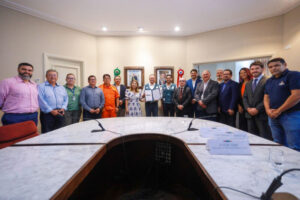 Governo reúne prefeitas e prefeitos eleitos e reeleitos dos 217 municípios e reforça laços institucionais