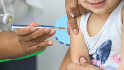 Maranhão recebe primeiro lote da vacina contra a dengue; imunização começa pelas crianças de 10 e 11 anos