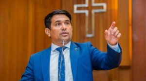 Wellington vive iminência de perder o mandato sem garantia de partido pra 2024