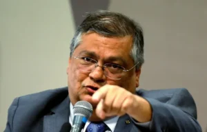 No STF, Flávio Dino será o relator de habeas corpus de aliado de Bolsonaro que tenta comprovar que não fugiu para os EUA