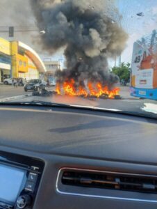 Moradores interditam Avenida São Luís Rei de França durante protesto em São Luís