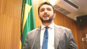 Dr. Yglesío quer taxar Uber e 99 para subsidiar transporte público