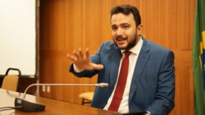 Faltando 3 dias para o prazo final de filiação partidária, Yglesio está desfiliado do PSB, mas chegou a filiar-se ao PRTB