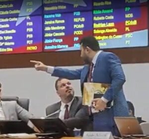 Vídeo: Yglésio sugere que PCdoB está lhe espionando e é chamado de covarde por Rodrigo Lago