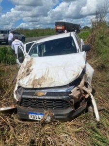 Militares da Capitania dos Portos pegam carona com deputada após acidente em estrada no interior do MA
