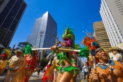 Avenida Paulista é surpreendida com as cores, toadas e o brilho do São João do Maranhão