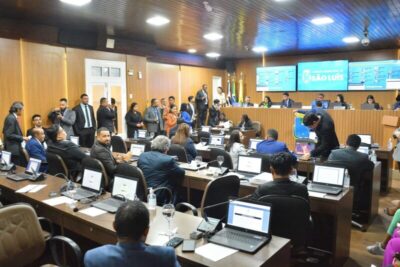 Câmara aprova convocação de dois secretários de Braide