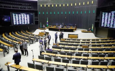 Sob pressão, deputados podem votar hoje novas regras para emendas