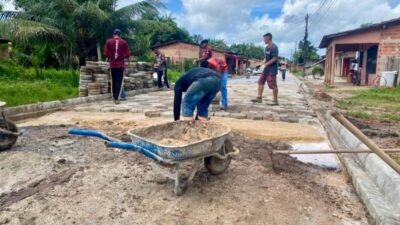 Godofredo Viana: Prefeitura segue pavimentando vias do município