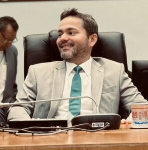Ricardo Rios retorna ao cargo de deputado estadual