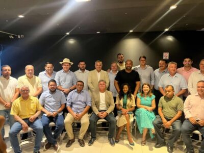 18 prefeitos do PSB declaram apoio a Roberto Costa; Miltinho passa na porta mas não desce do carro